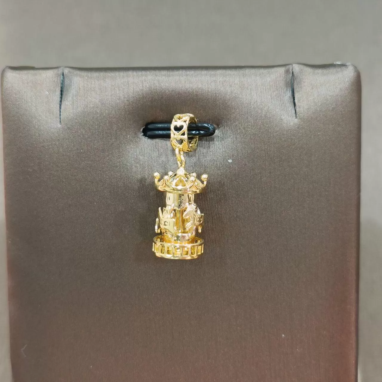 22k / 916 Gold Carousell Charm / Pendant