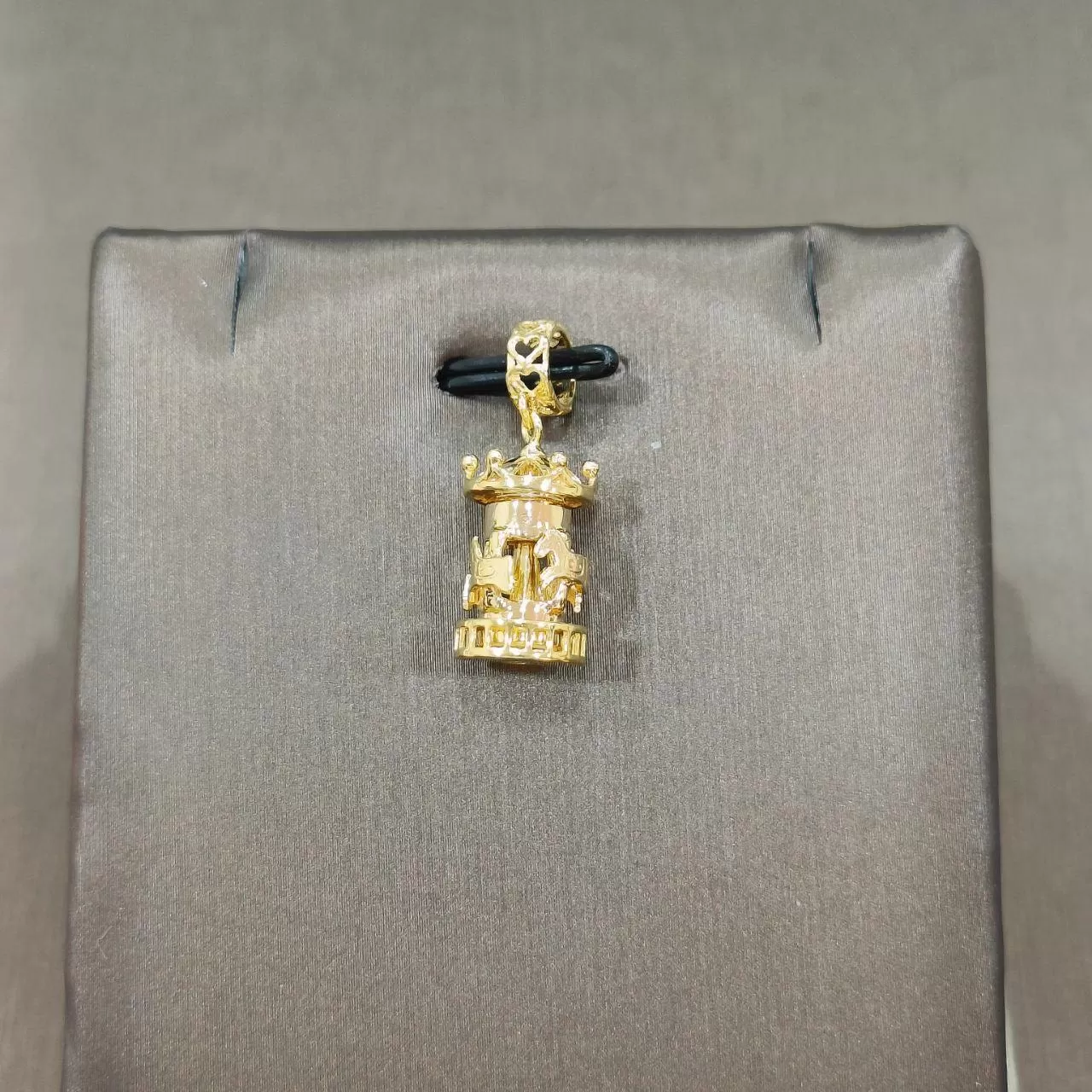 22k / 916 Gold Carousell Charm / Pendant