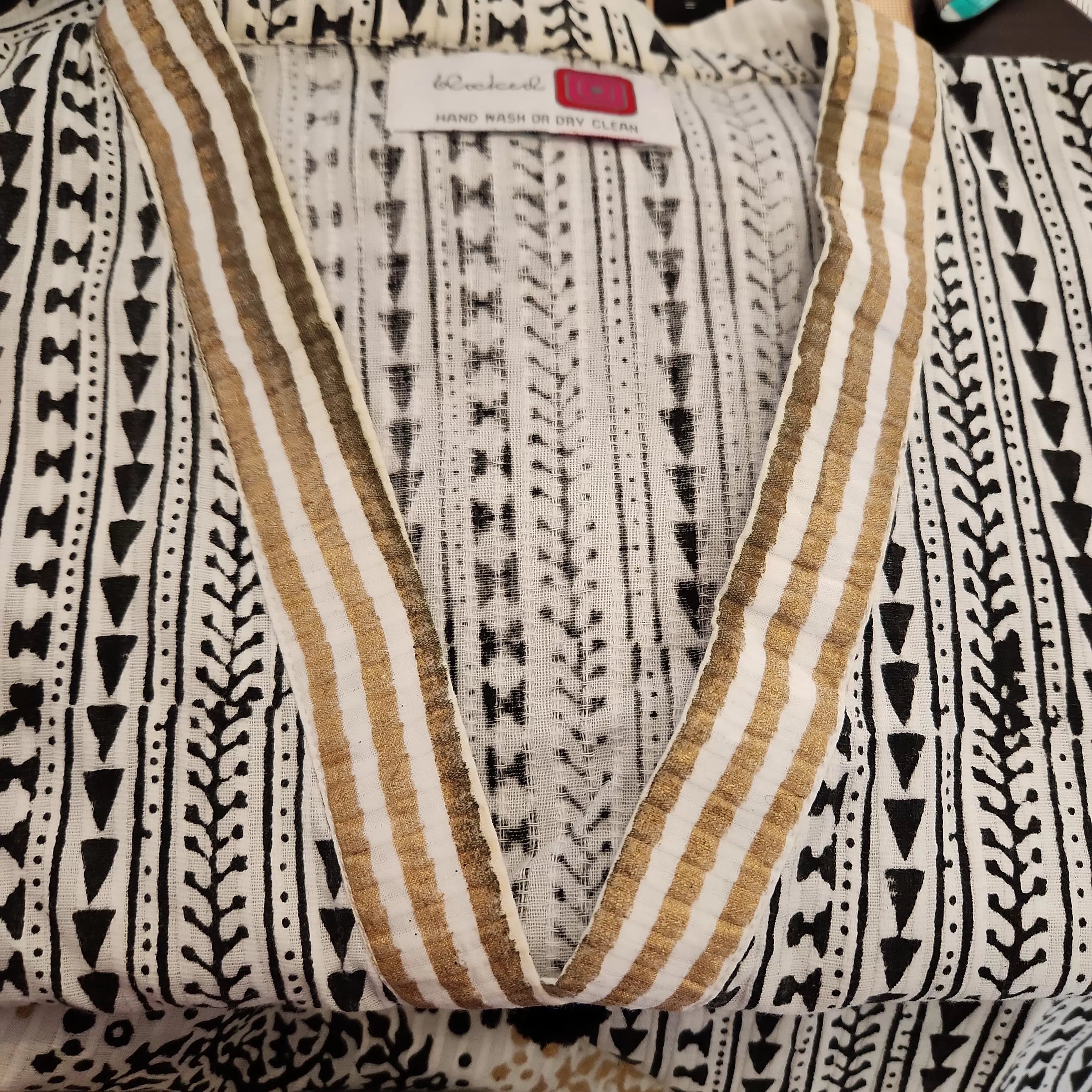 Blocked White, Black and Gold Printed V-neck Kurta | Pre Loved |