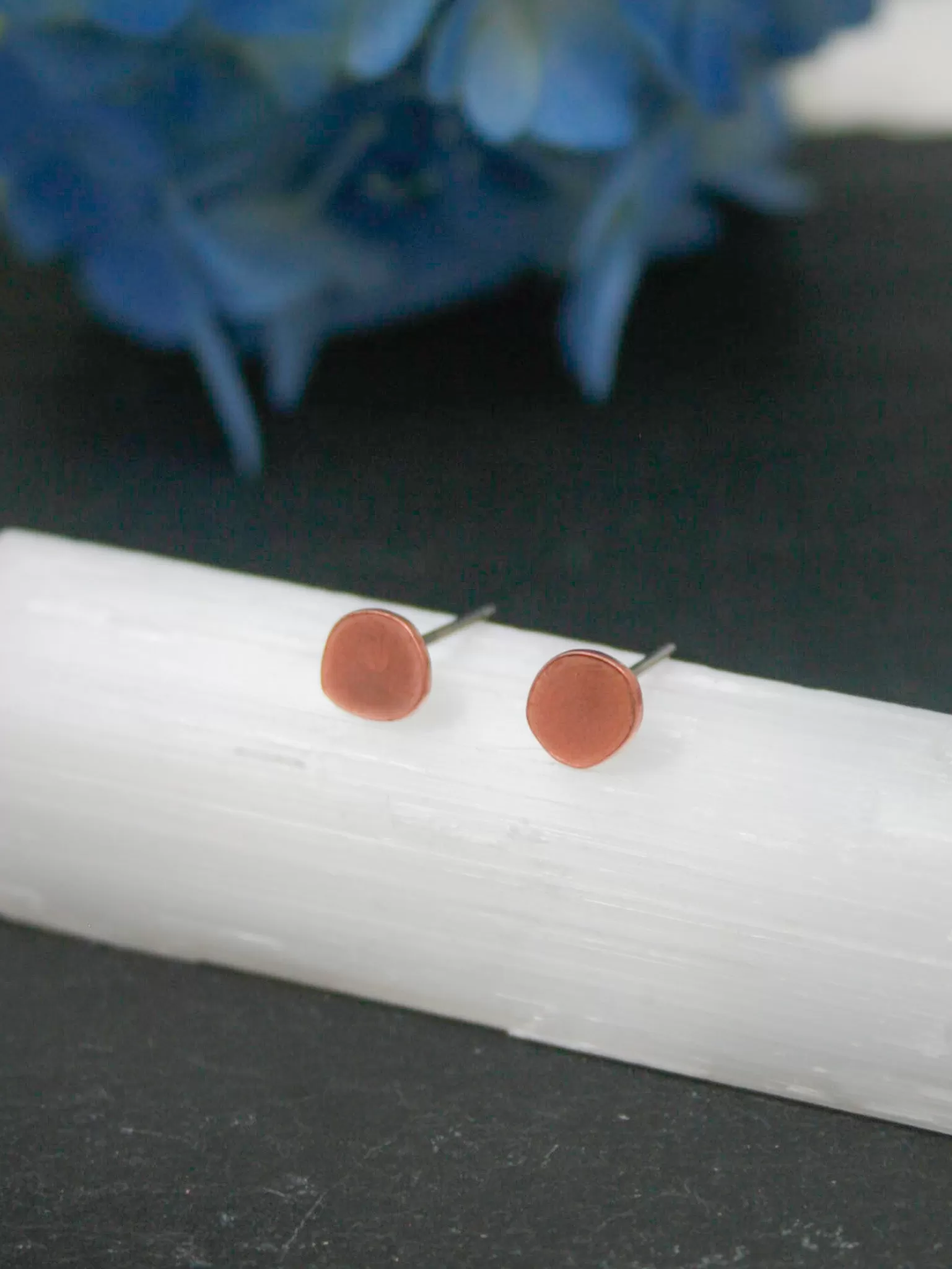 Dot stud earrings [ready to ship]