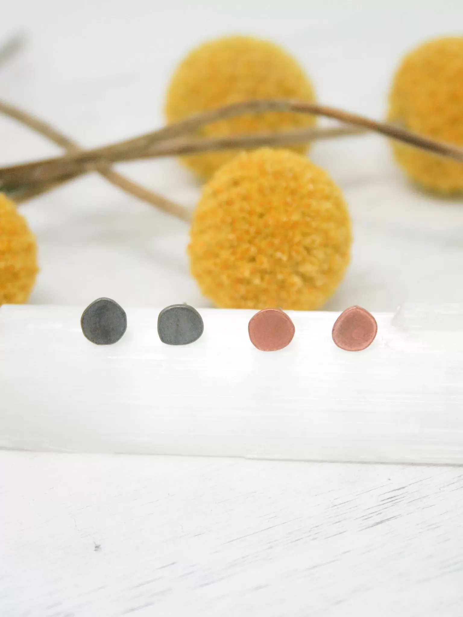 Dot stud earrings [ready to ship]