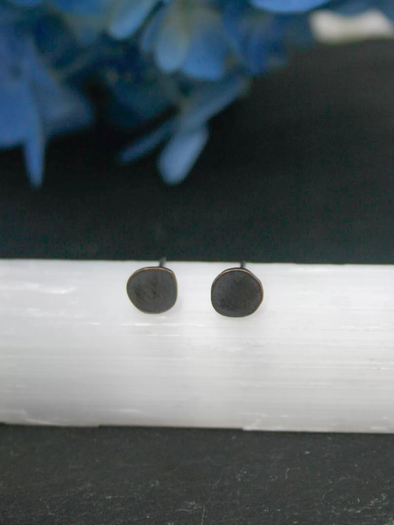 Dot stud earrings [ready to ship]